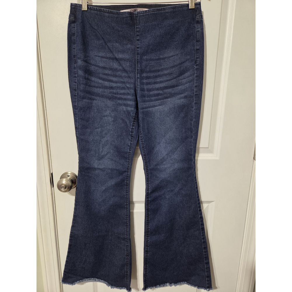 Vintage Tinseltown Jeans Denim Stretchy Bell Bottoms Size 11 Raw Hem Hippie